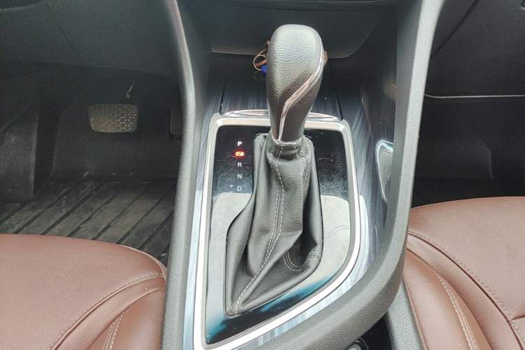 Used Buick GL6 2019 18T 6-Seater Connected Luxury Version China VI Standard Gear Lever