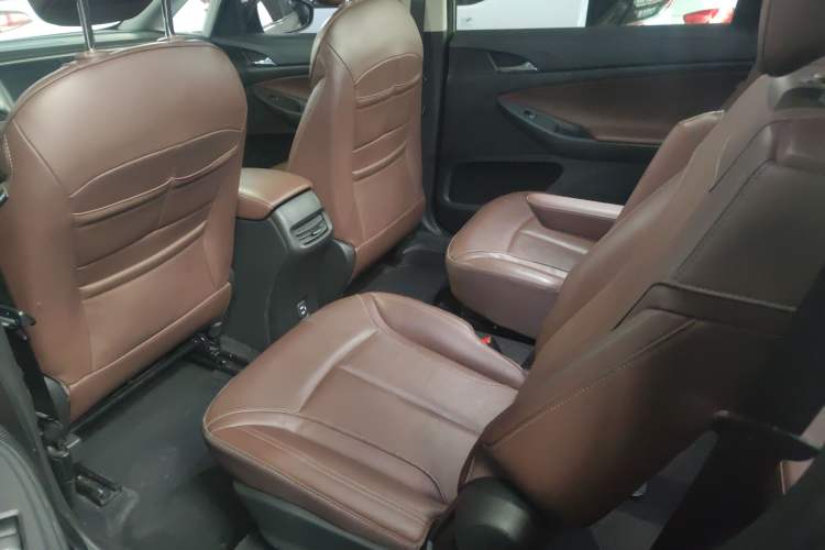 Used Buick GL6 2019 18T 6-Seater Connected Luxury Version China VI Standard Interior 1