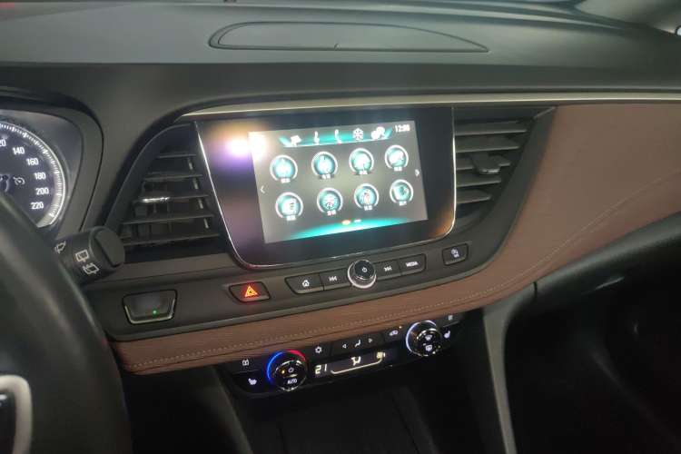 Used Buick GL6 2019 18T 6-Seater Connected Luxury Version China VI Standard Interior 5