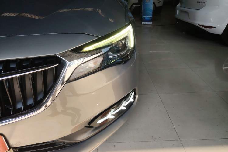 Used Buick GL6 2019 18T 6-Seater Connected Luxury Version China VI Standard Left Front Headlight