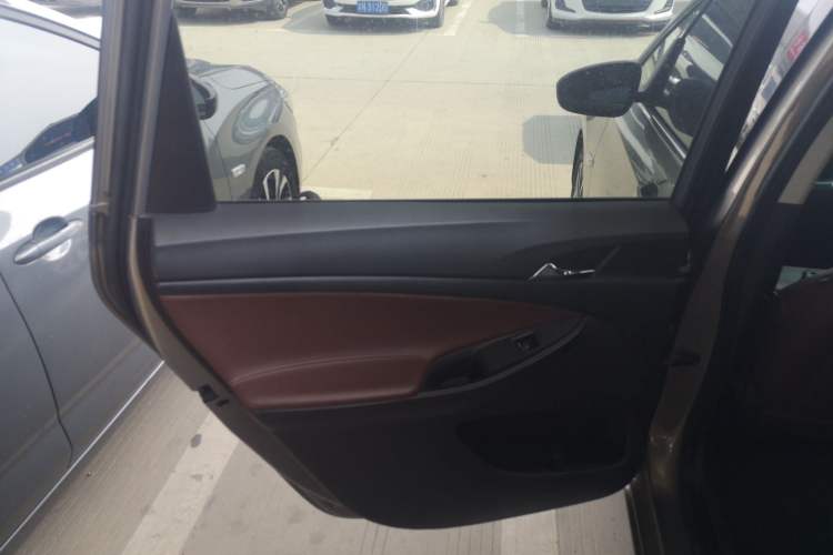 Used Buick GL6 2019 18T 6-Seater Connected Luxury Version China VI Standard Left Rear Door Interior