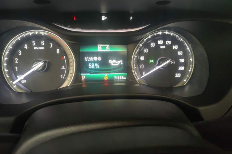Used Buick GL6 2019 18T 6-Seater Connected Luxury Version China VI Standard Odometer Close Up