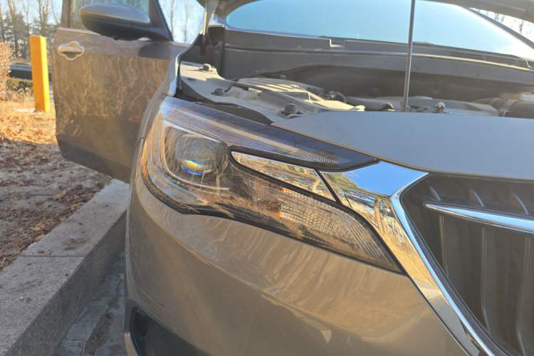 Used Buick GL6 2019 18T 6-Seater Elite Version China V Standard Right Front Headlight