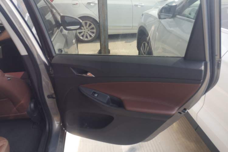 Used Buick GL6 2019 18T 6-Seater Connected Luxury Version China VI Standard Right Rear Door Interior