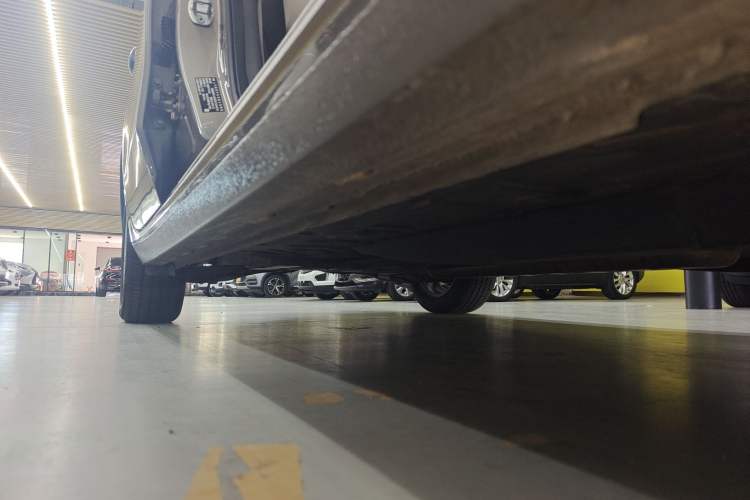 Used Buick GL6 2019 18T 6-Seater Elite Version China VI Standard Right Side Sill