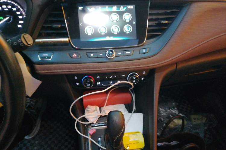 Used Buick GL6 2019 18T 6-Seater Connected Luxury Version China V Standard Audio And AC Panel