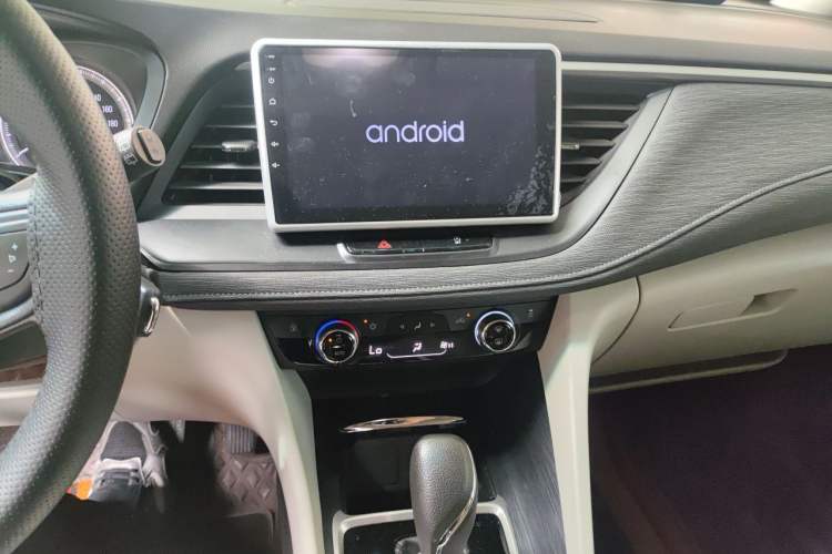 Used Buick GL6 2019 18T 6-Seater Elite Version China VI Standard Audio And AC Panel