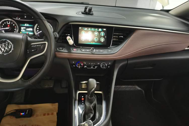 Used Buick GL6 2019 18T 6-Seater Connected Luxury Version China VI Standard Audio And AC Panel