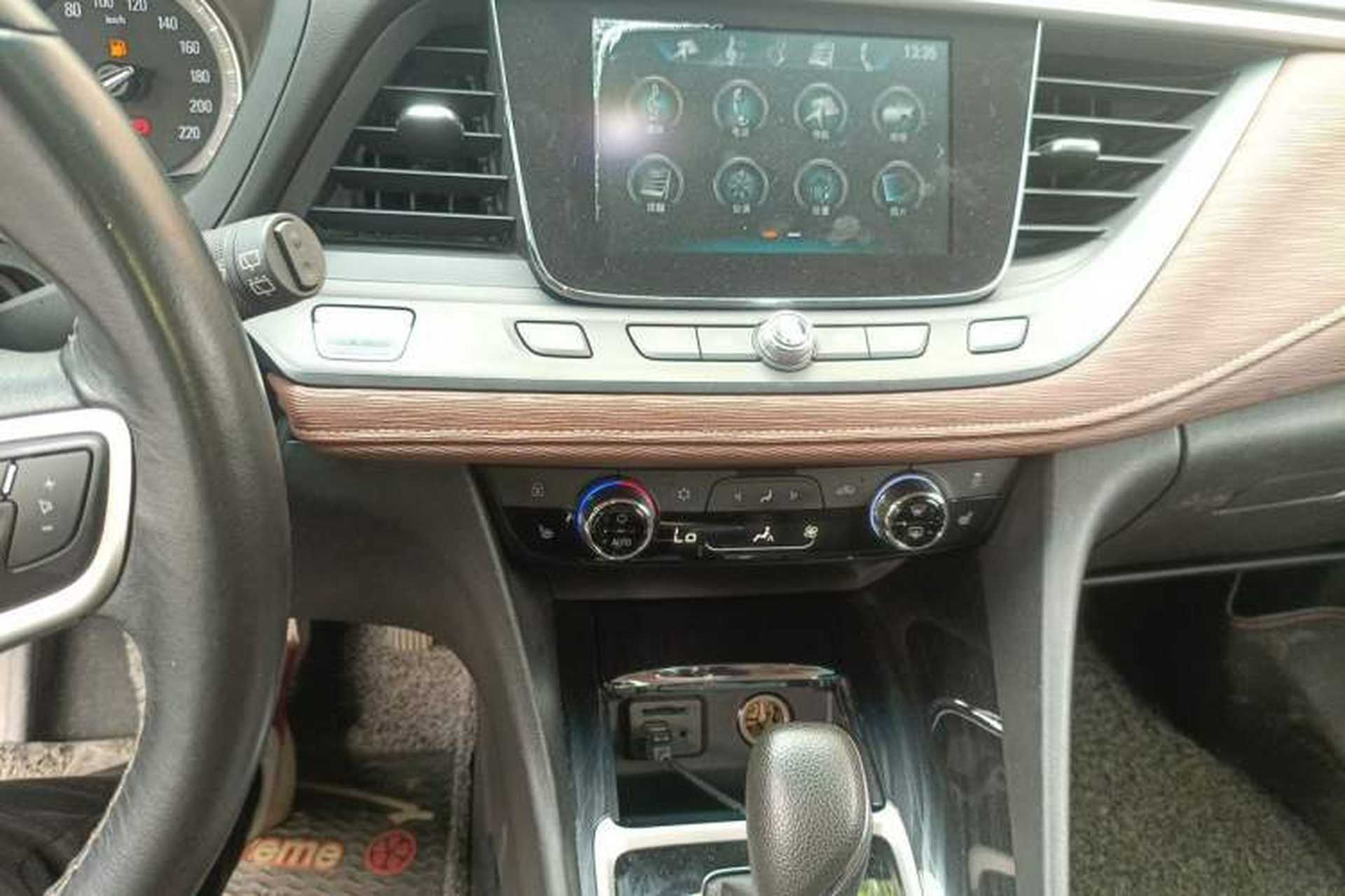 Used Buick GL6 2019 18T 6-Seater Connected Luxury Version China VI Standard Audio And AC Panel