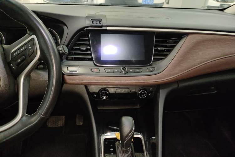 Used Buick GL6 2019 18T 6-Seater Connected Luxury Version China VI Standard Audio And AC Panel