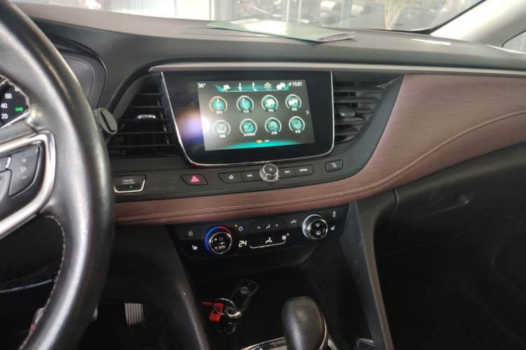 Used Buick GL6 2019 18T 6-Seater Elite Version China VI Standard Audio And AC Panel