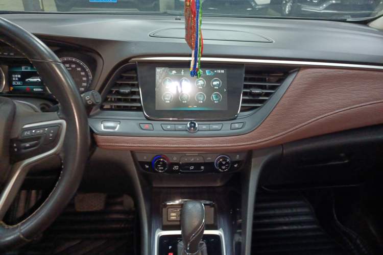Used Buick GL6 2019 18T 6-Seater Connected Luxury Version China VI Standard Audio And AC Panel