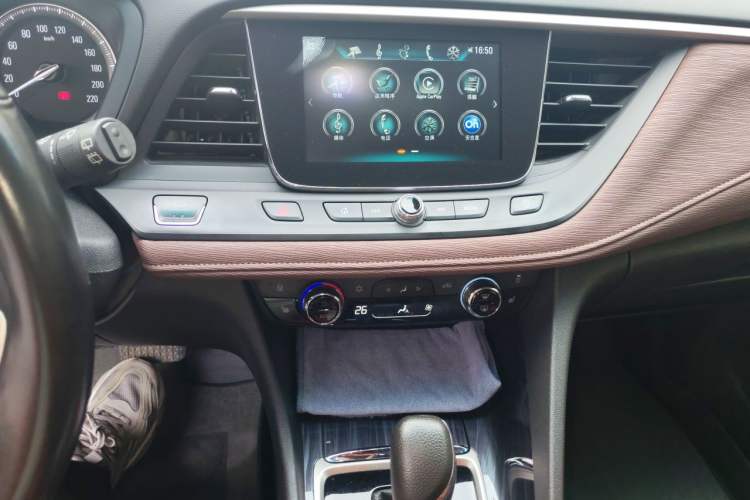 Used Buick GL6 2019 18T 6-Seater Connected Luxury Version China V Standard Audio And AC Panel
