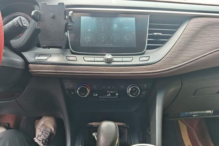 Used Buick GL6 2019 18T 6-Seater Connected Luxury Version China VI Standard Audio And AC Panel