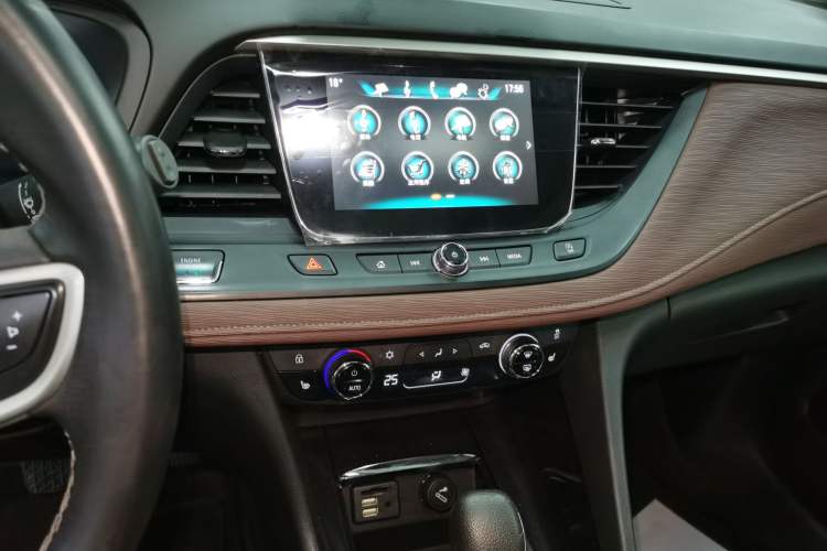 Used Buick GL6 2019 18T 6-Seater Connected Luxury Version China VI Standard Audio And AC Panel