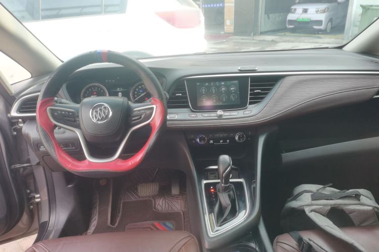 Used Buick GL6 2019 18T 6-Seater Connected Luxury Version China VI Standard Center Console