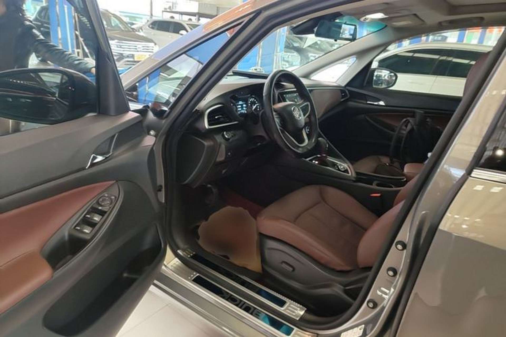 Used Buick GL6 2019 18T 6-Seater Connected Luxury Version China VI Standard Driver Seat
