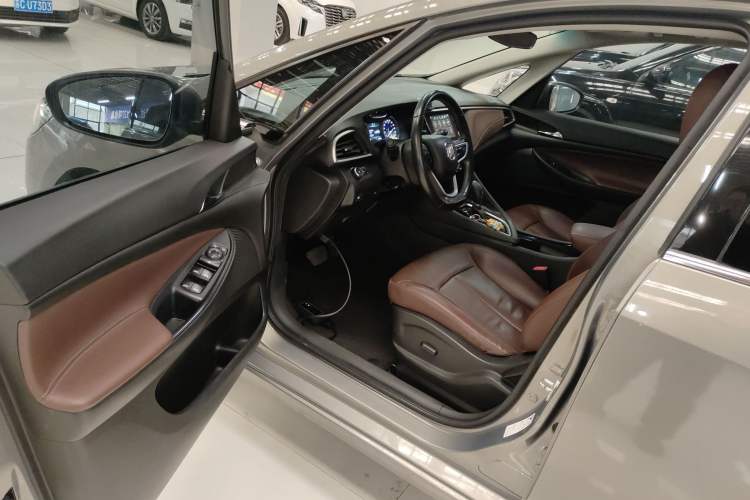 Used Buick GL6 2019 18T 6-Seater Connected Luxury Version China VI Standard Driver Seat