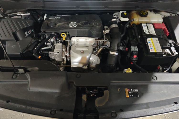 Used Buick GL6 2019 18T 6-Seater Connected Luxury Version China VI Standard Engine Bay