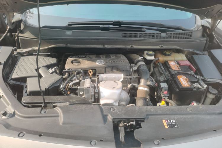 Used Buick GL6 2019 18T 6-Seater Connected Luxury Version China VI Standard Engine Bay