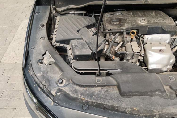 Used Buick GL6 2019 18T 6-Seater Connected Luxury Version China VI Standard Engine Bay Right