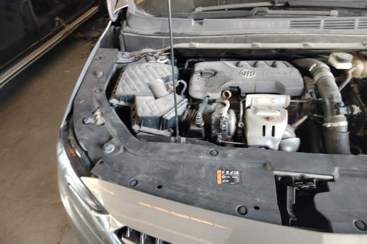 Used Buick GL6 2019 18T 6-Seater Elite Version China VI Standard Engine Bay Right