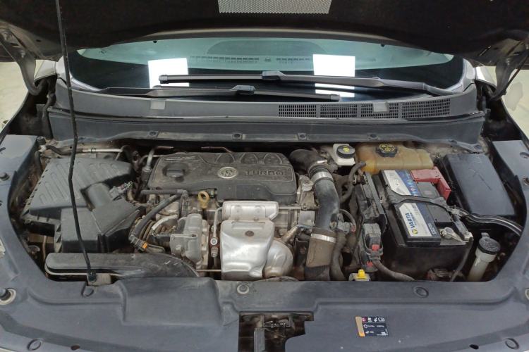 Used Buick GL6 2019 18T 6-Seater Connected Luxury Version China VI Standard Engine Bay