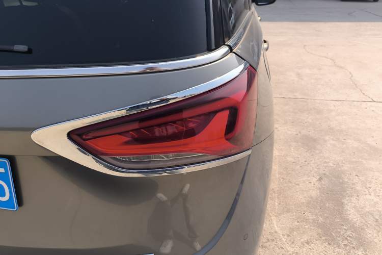 Used Buick GL6 2019 18T 6-Seater Connected Luxury Version China VI Standard Exterior 3
