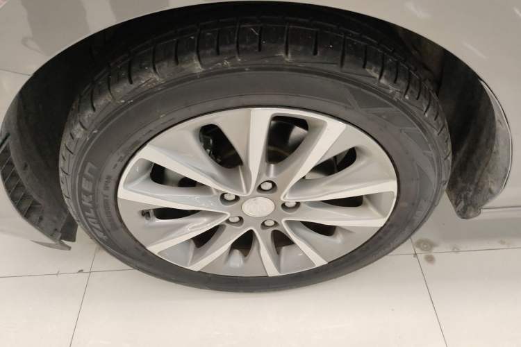 Used Buick GL6 2019 18T 6-Seater Connected Luxury Version China VI Standard Exterior 4