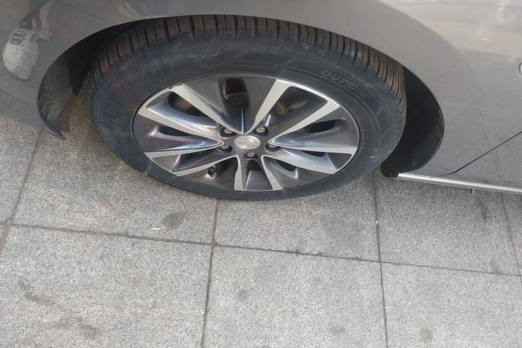 Used Buick GL6 2019 18T 6-Seater Connected Luxury Version China V Standard Exterior 4