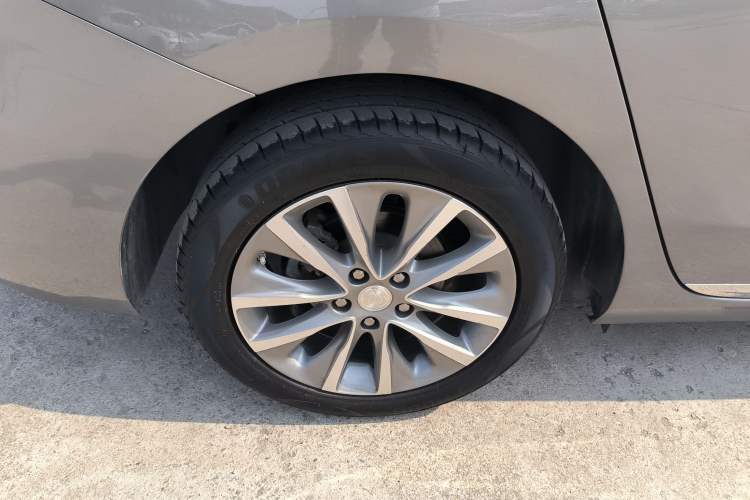 Used Buick GL6 2019 18T 6-Seater Connected Luxury Version China VI Standard Exterior 5