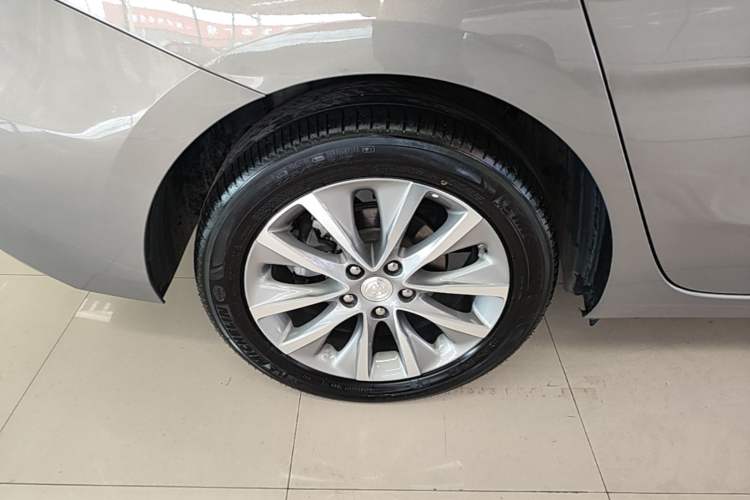 Used Buick GL6 2019 18T 6-Seater Connected Luxury Version China VI Standard Exterior 5
