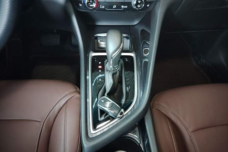 Used Buick GL6 2019 18T 6-Seater Connected Luxury Version China VI Standard Gear Lever
