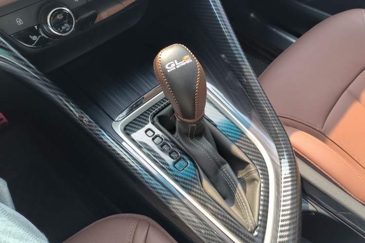 Used Buick GL6 2019 18T 6-Seater Connected Luxury Version China VI Standard Gear Lever