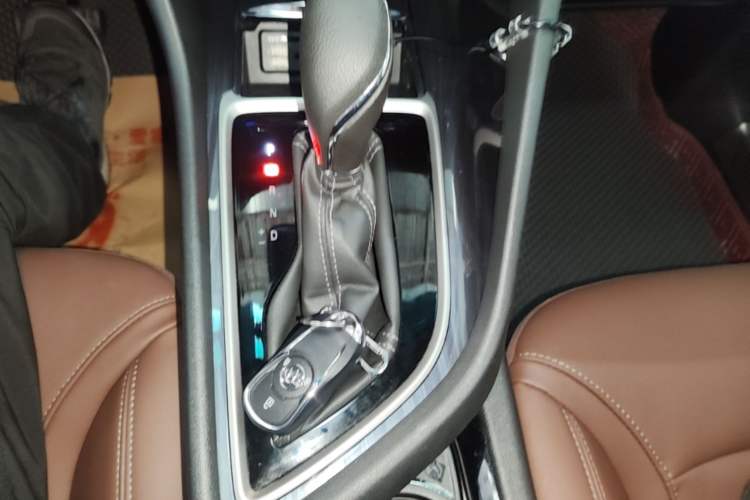 Used Buick GL6 2019 18T 6-Seater Connected Luxury Version China VI Standard Gear Lever