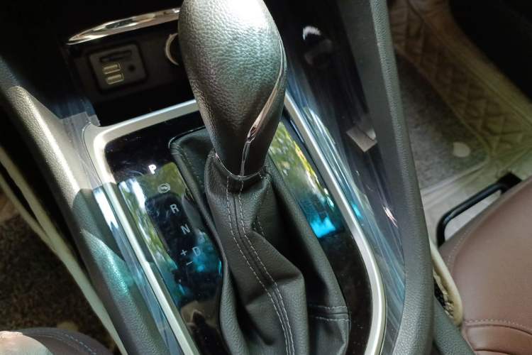 Used Buick GL6 2019 18T 6-Seater Connected Luxury Version China VI Standard Gear Lever