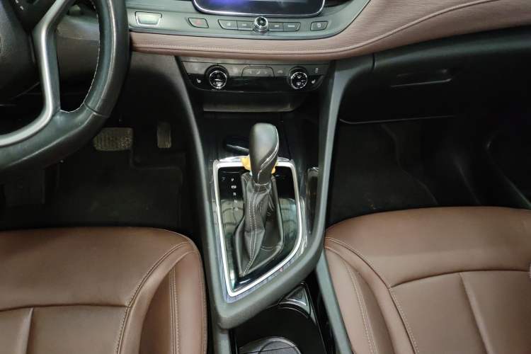 Used Buick GL6 2019 18T 6-Seater Connected Luxury Version China VI Standard Gear Lever