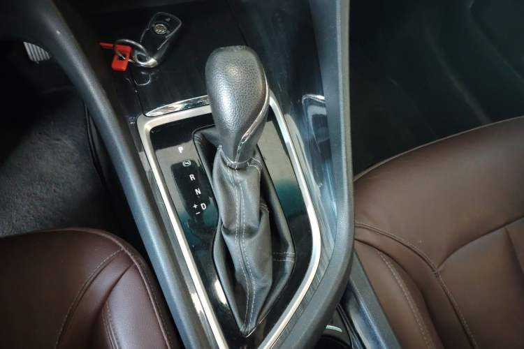 Used Buick GL6 2019 18T 6-Seater Elite Version China VI Standard Gear Lever