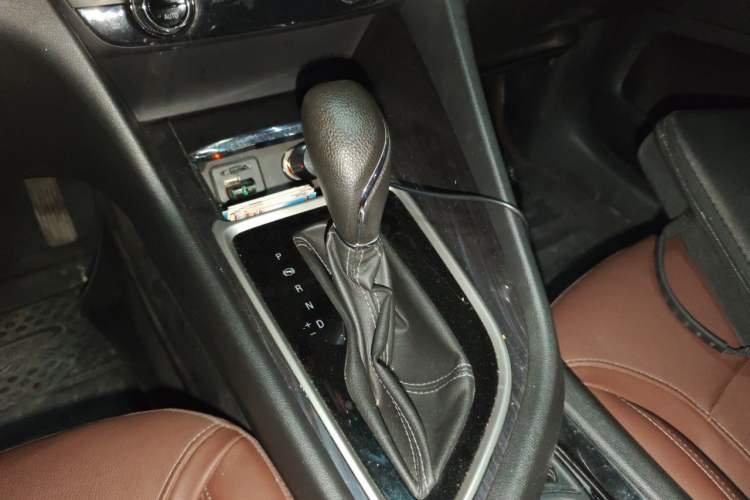 Used Buick GL6 2019 18T 6-Seater Connected Luxury Version China VI Standard Gear Lever