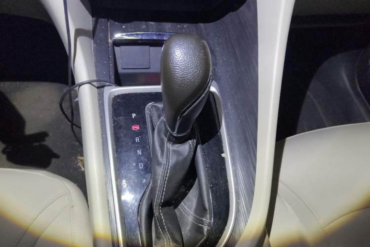 Used Buick GL6 2019 18T 6-Seater Elite Version China VI Standard Gear Lever
