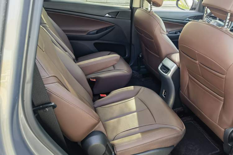 Used Buick GL6 2019 18T 6-Seater Connected Luxury Version China VI Standard Interior 3