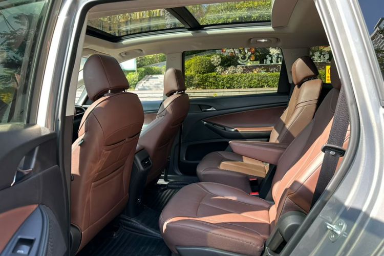 Used Buick GL6 2019 18T 6-Seater Connected Luxury Version China VI Standard Interior 3