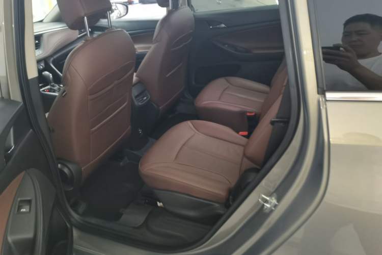 Used Buick GL6 2019 18T 6-Seater Connected Luxury Version China VI Standard Interior 4