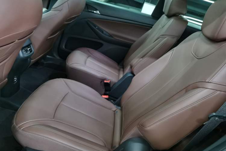 Used Buick GL6 2019 18T 6-Seater Connected Luxury Version China VI Standard Interior 4