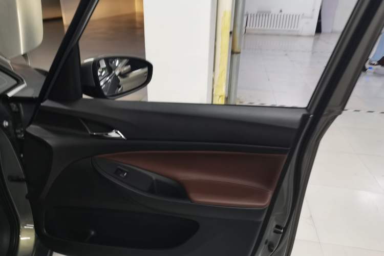Used Buick GL6 2019 18T 6-Seater Connected Luxury Version China VI Standard Interior 5
