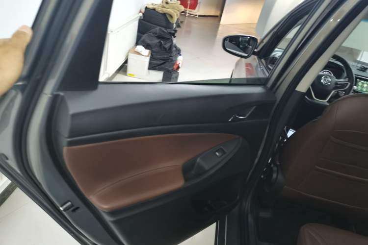 Used Buick GL6 2019 18T 6-Seater Connected Luxury Version China VI Standard Interior 8