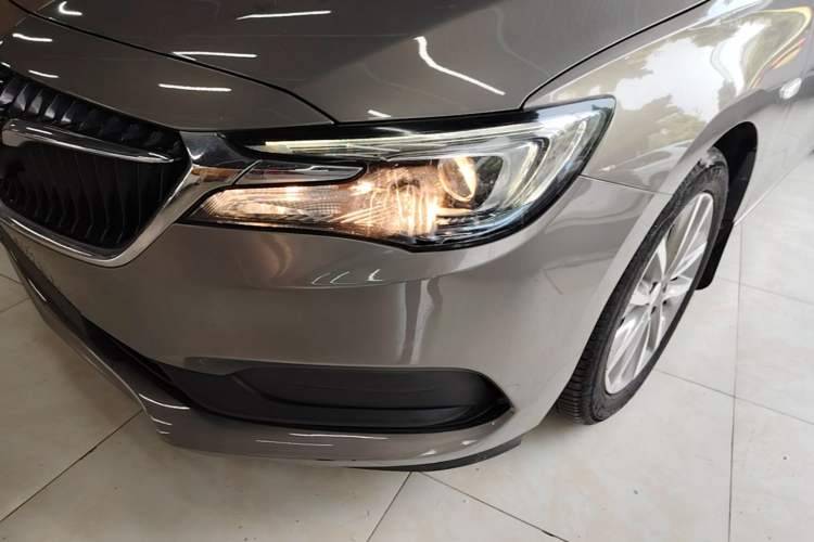 Used Buick GL6 2019 18T 6-Seater Connected Luxury Version China VI Standard Left Front Headlight