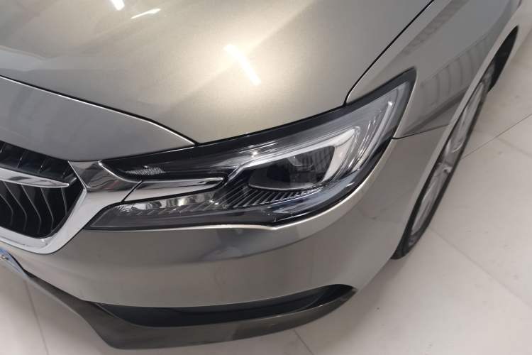 Used Buick GL6 2019 18T 6-Seater Connected Luxury Version China VI Standard Left Front Headlight
