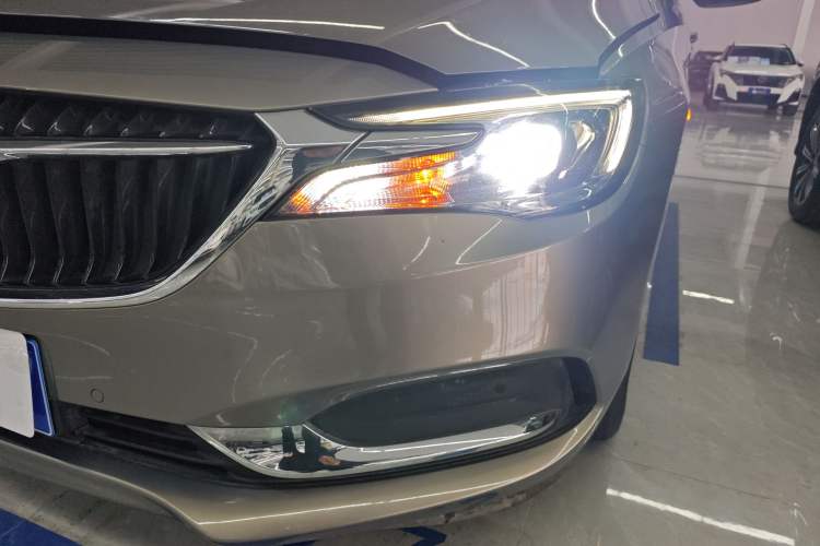Used Buick GL6 2019 18T 6-Seater Connected Luxury Version China VI Standard Left Front Headlight
