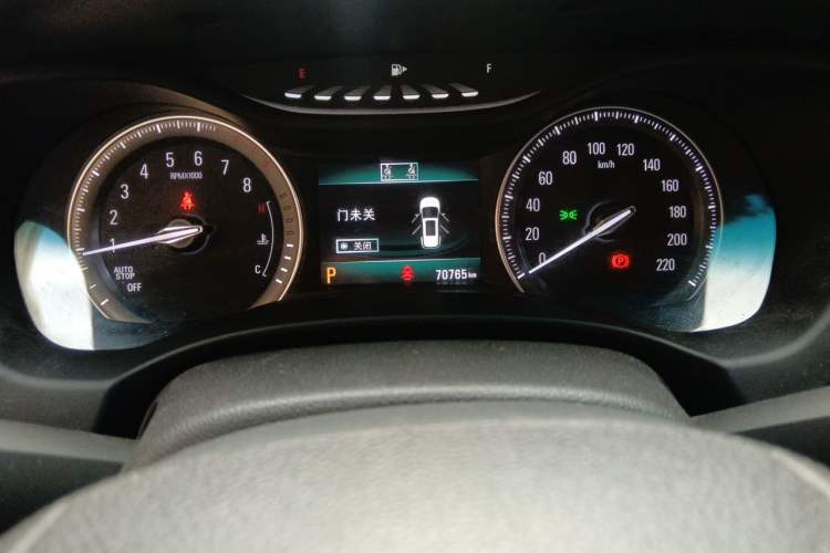 Used Buick GL6 2019 18T 6-Seater Connected Luxury Version China VI Standard Odometer Close Up